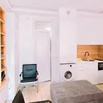 Lazar Apartman *