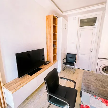 Lazar トレビニエ