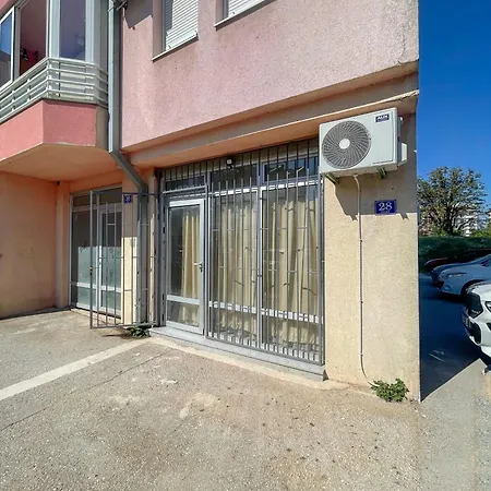 Lazar * تريبينيي