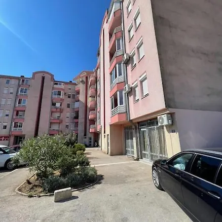 Apartman Lazar *