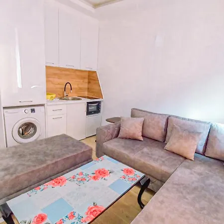 Lazar شقة تريبينيي