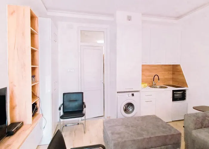 Lazar アパート *