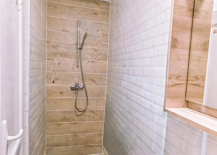 アパート Lazar トレビニエ